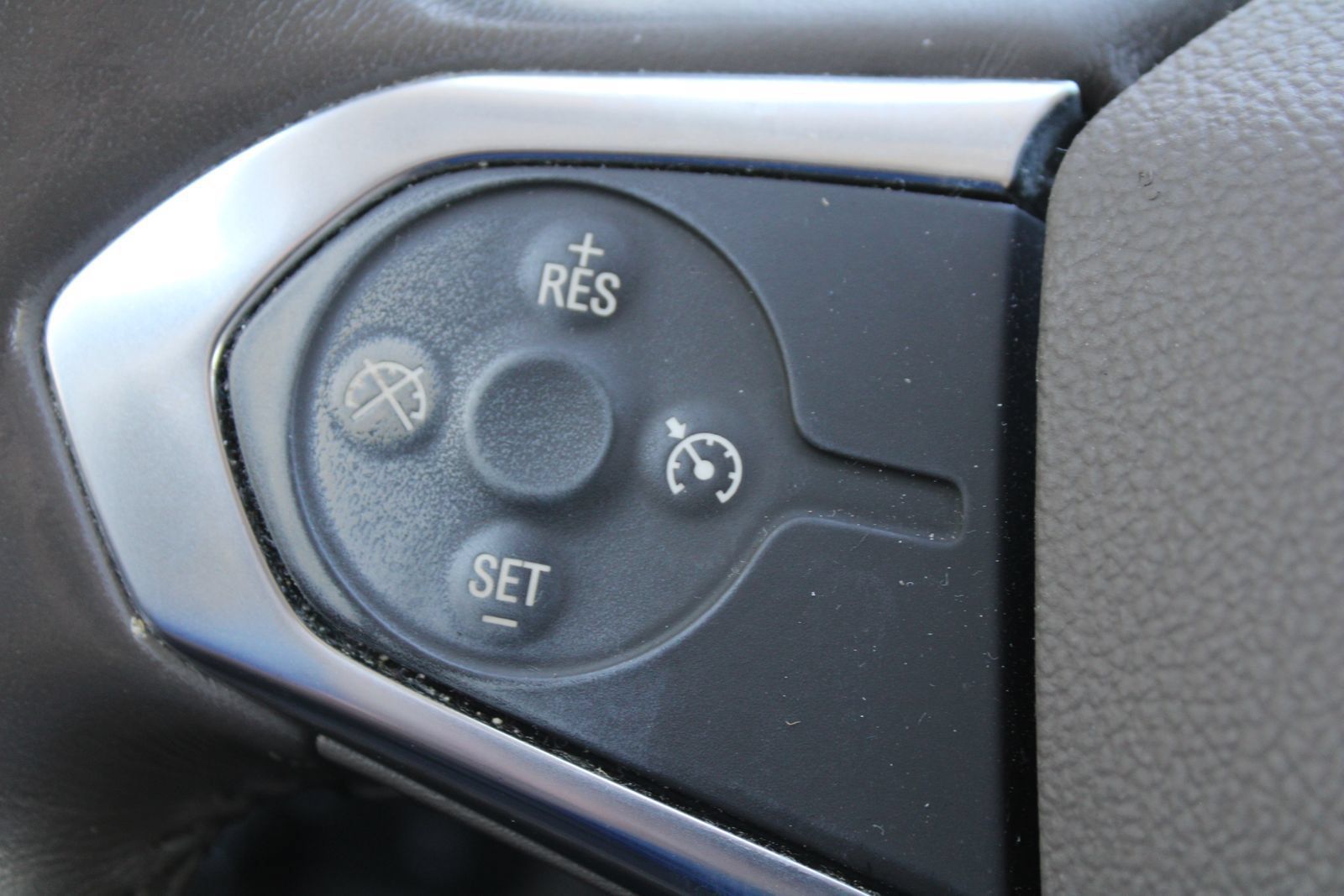 Used 2020 Chevrolet Traverse LT FWD image 31