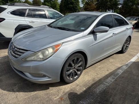 Used 2011 Hyundai Sonata SE w/ Navigation & Sunroof Pkg 4 FWD image 1