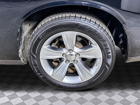 Used 2022 Dodge Challenger SXT image 30