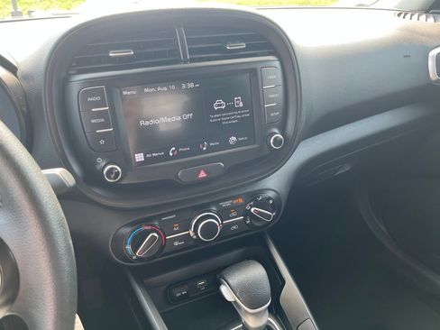 Used 2025 Kia Soul LX FWD image 17