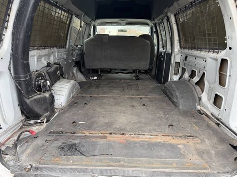 Used 2010 Ford E-350 and Econoline 350 XLT RWD image 23