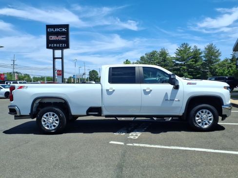 Used 2023 Chevrolet Silverado 2500 LT AWD/4WD image 2