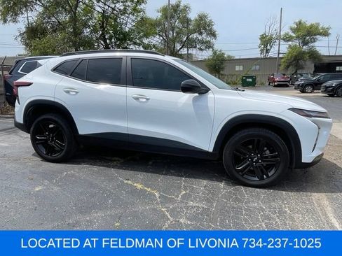 Certified 2024 Chevrolet Trax ACTIV w/ Sunroof Package FWD image 3