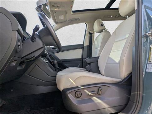 Used 2020 Volkswagen Tiguan SE w/ Panoramic Sunroof Package image 15