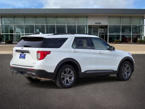 Certified 2024 Ford Explorer XLT w/ Equipment Group 202A AWD/4WD image 6