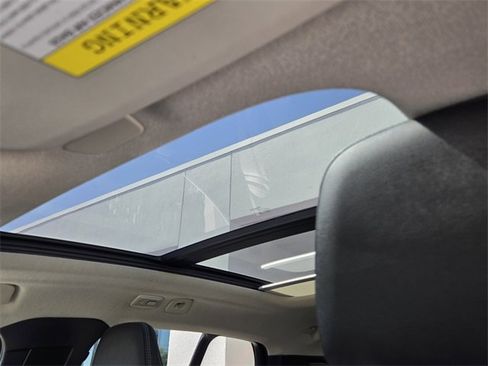 Certified 2023 Volvo XC40 B4 Plus w/ Protection Package Premier image 16