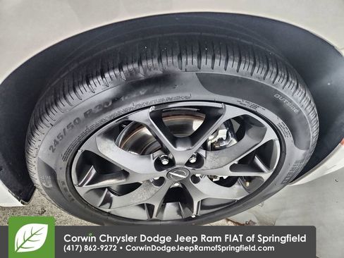 Used 2025 Chrysler Pacifica Limited FWD image 36