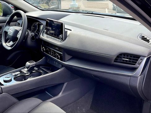 New 2026 Nissan Rogue S image 10