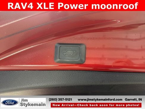 Used 2017 Toyota RAV4 XLE image 34