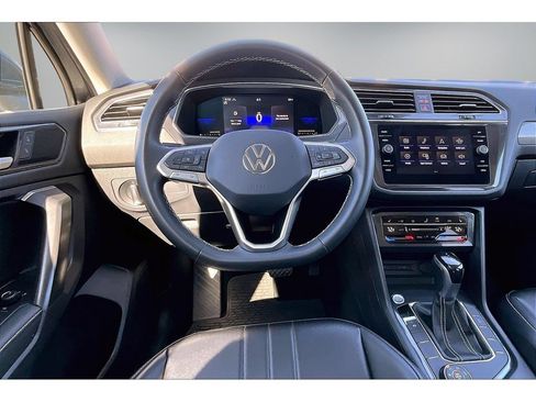 Used 2022 Volkswagen Tiguan SE AWD/4WD image 8