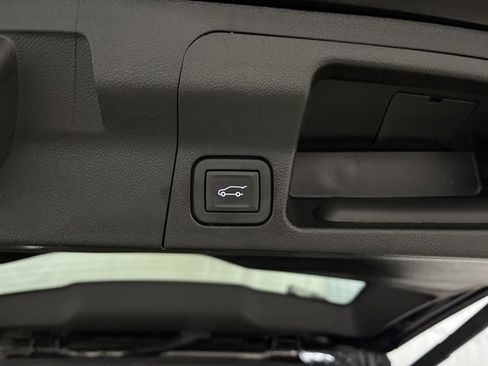 Used 2023 GMC Acadia SLT w/ Preferred Package image 11