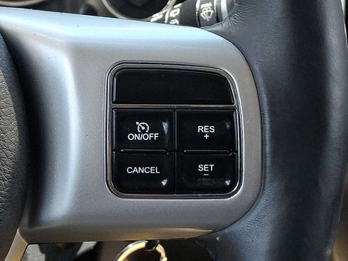 Used 2017 Jeep Compass Latitude AWD/4WD image 22