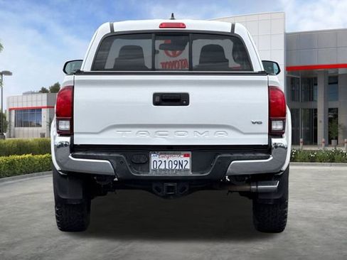 Certified 2018 Toyota Tacoma SR5 image 6