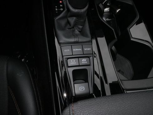 Used 2025 Toyota Camry XLE image 31