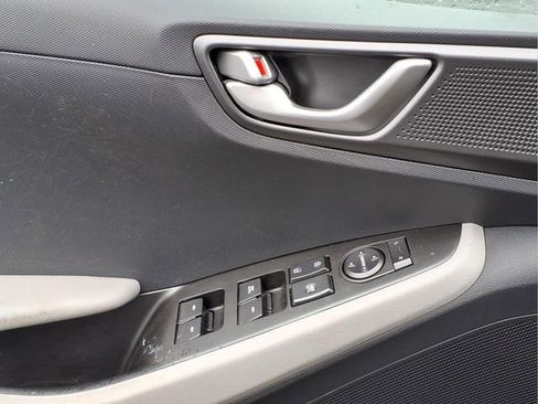 Used 2021 Hyundai Ioniq SE FWD image 17