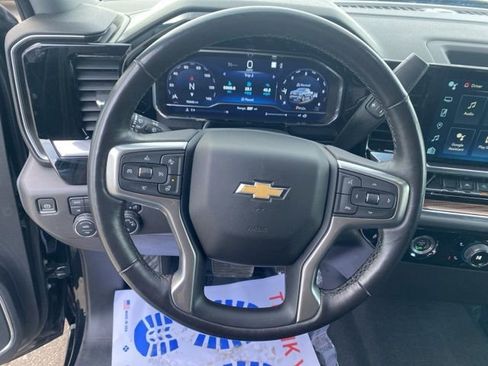 Used 2022 Chevrolet Silverado 1500 LT AWD/4WD image 13