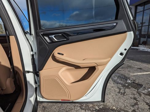 Used 2020 Porsche Macan image 34