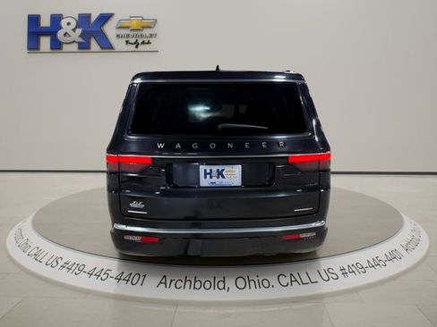 Used 2023 Jeep Wagoneer Series II AWD/4WD image 8