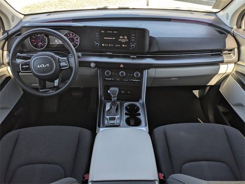 Certified 2023 Kia Carnival LX image 19
