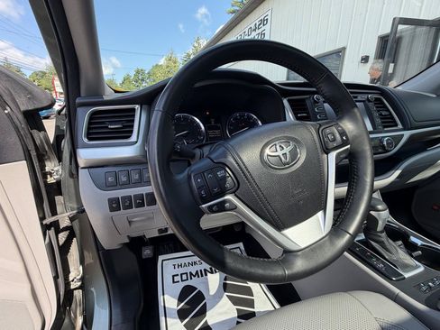 Used 2014 Toyota Highlander Limited Platinum AWD/4WD image 14