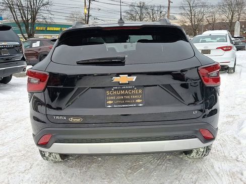 Used 2024 Chevrolet Trax LT w/ Driver Confidence Package image 7