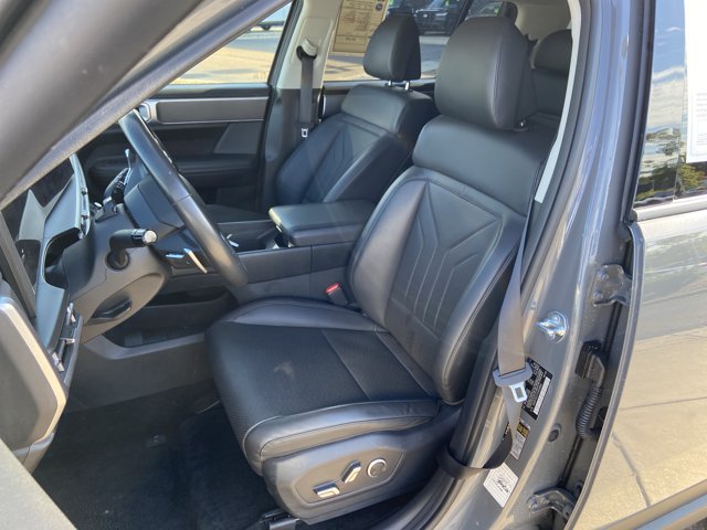 Used 2025 Hyundai Santa Fe SEL FWD image 17