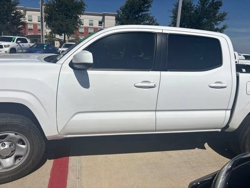 Used 2017 Toyota Tacoma SR w/ SR Convenience Package RWD image 5