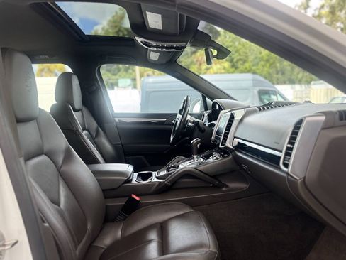 Used 2017 Porsche Cayenne Platinum Edition w/ Premium Package (PJV) AWD/4WD image 30