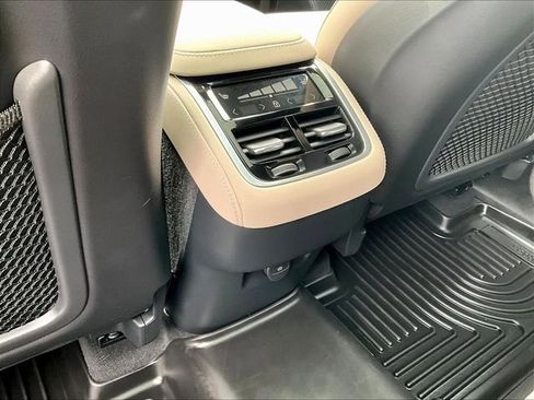Used 2025 Volvo XC90 B6 Plus image 31