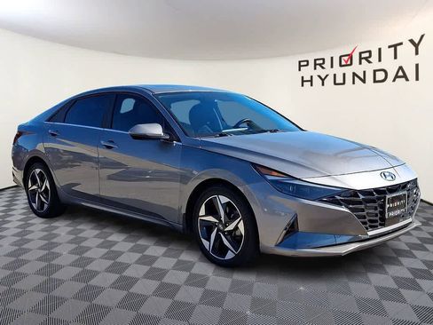 Used 2023 Hyundai Elantra Limited image 3