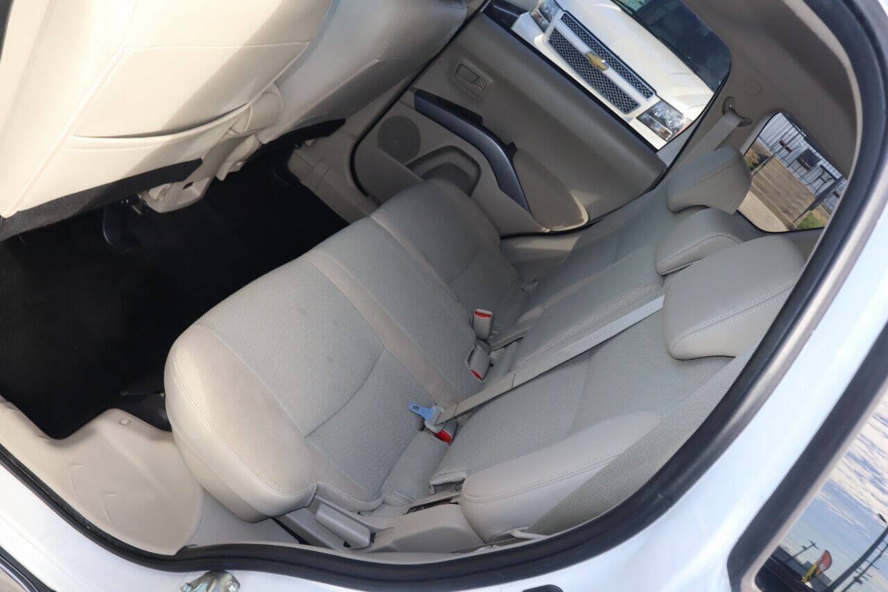 Used 2008 Mitsubishi Outlander SE FWD image 16