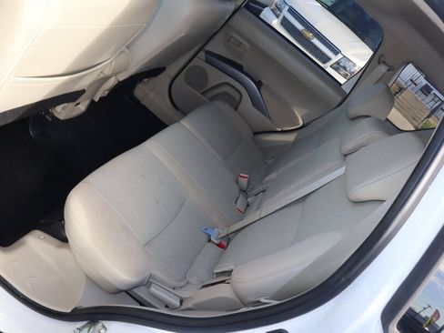 Used 2008 Mitsubishi Outlander SE FWD image 16