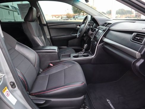 Used 2017 Toyota Camry SE image 17