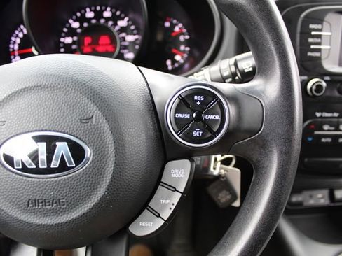 Used 2017 Kia Soul + image 15