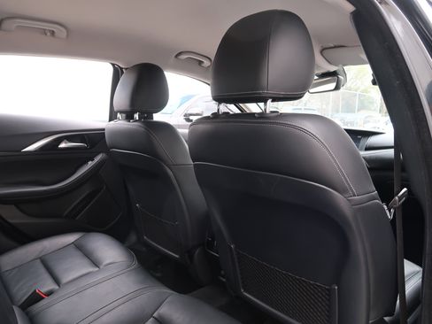 Used 2017 INFINITI QX30 image 29