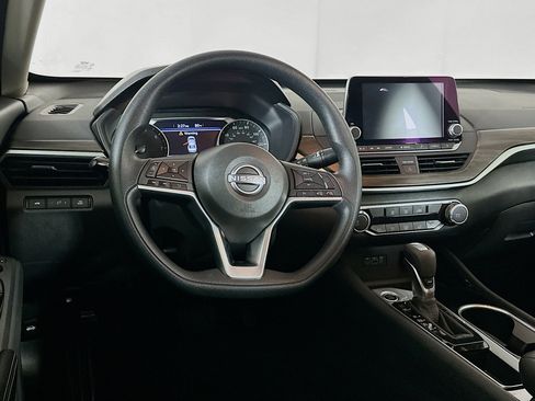 Used 2024 Nissan Altima 2.5 SV image 17