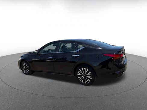 Used 2025 Nissan Altima 2.5 SV FWD image 10