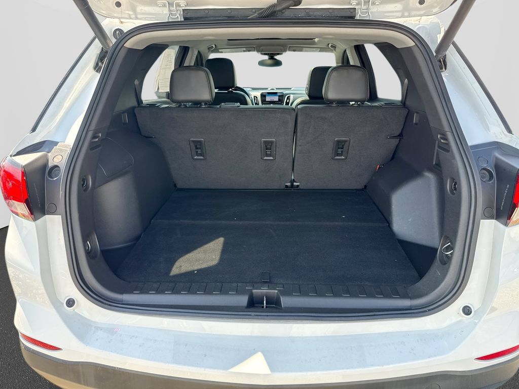 Used 2023 Chevrolet Equinox Premier AWD/4WD image 38