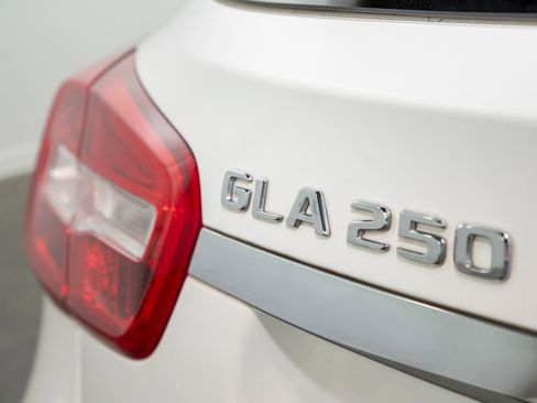 Used 2018 Mercedes-Benz GLA 250 4MATIC image 13