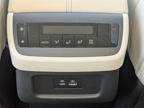 Used 2025 Nissan Pathfinder SL FWD image 16