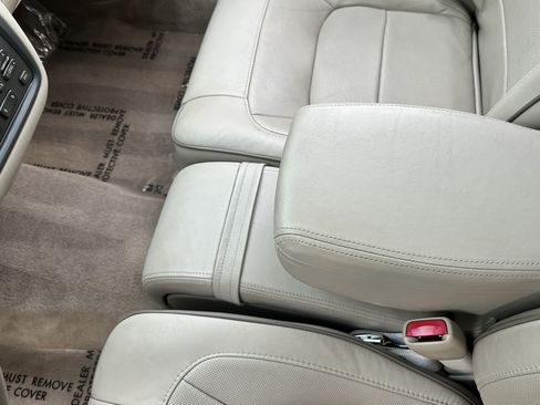 Used 2005 Cadillac De Ville w/ Limited Edition Package FWD image 23