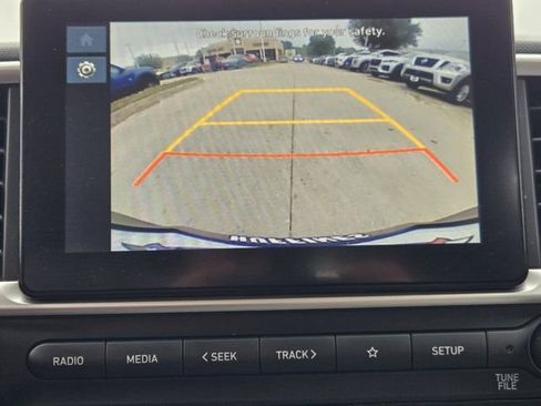 Certified 2025 Hyundai Venue SEL image 17