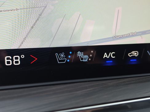 New 2026 Chevrolet Suburban Premier AWD/4WD image 32