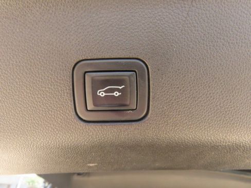 Used 2022 Chevrolet Tahoe RST w/ Sport Performance Package AWD/4WD image 13