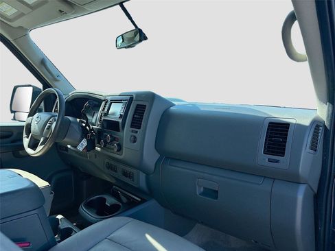 Used 2016 Nissan NV 3500 SL image 32