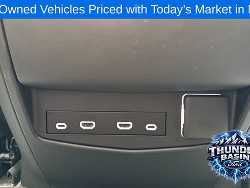 Used 2021 Cadillac Escalade Premium Luxury Platinum w/ Heavy-Duty Trailer Package AWD/4WD image 15