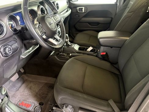 Used 2020 Jeep Gladiator Overland image 12