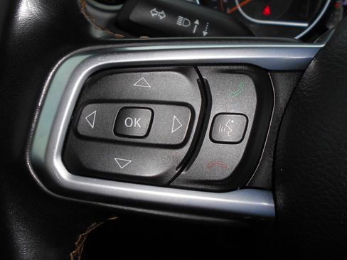 Certified 2021 Jeep Gladiator Overland AWD/4WD image 18