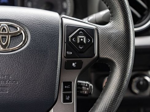 Used 2020 Toyota Tacoma TRD Off-Road w/ Technology Package AWD/4WD image 15