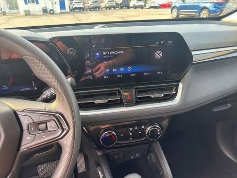 Used 2025 Chevrolet TrailBlazer LT AWD/4WD image 15
